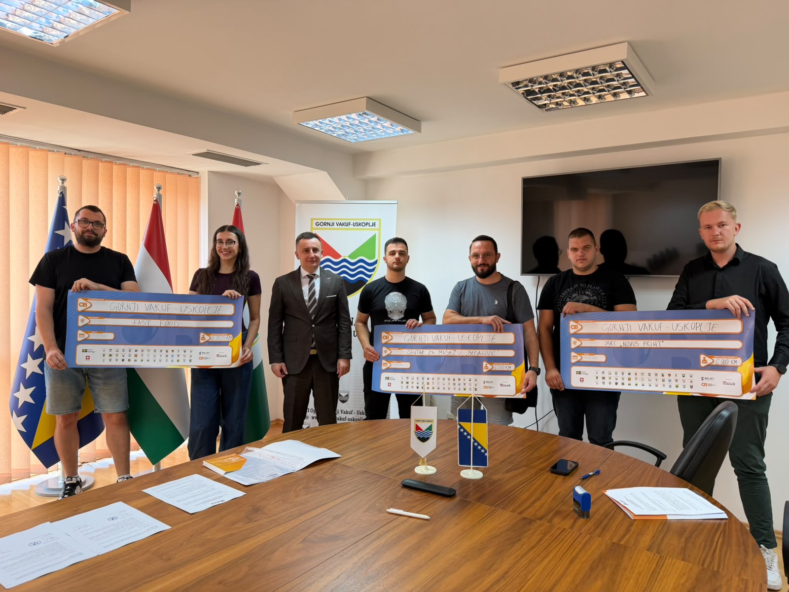 Održana je ceremonija potpisivanja ugovora sa mladima čijih je 3 biznisa podržano kroz poziv za plave grantove Omladinske banke Gornji Vakuf-Uskoplje!